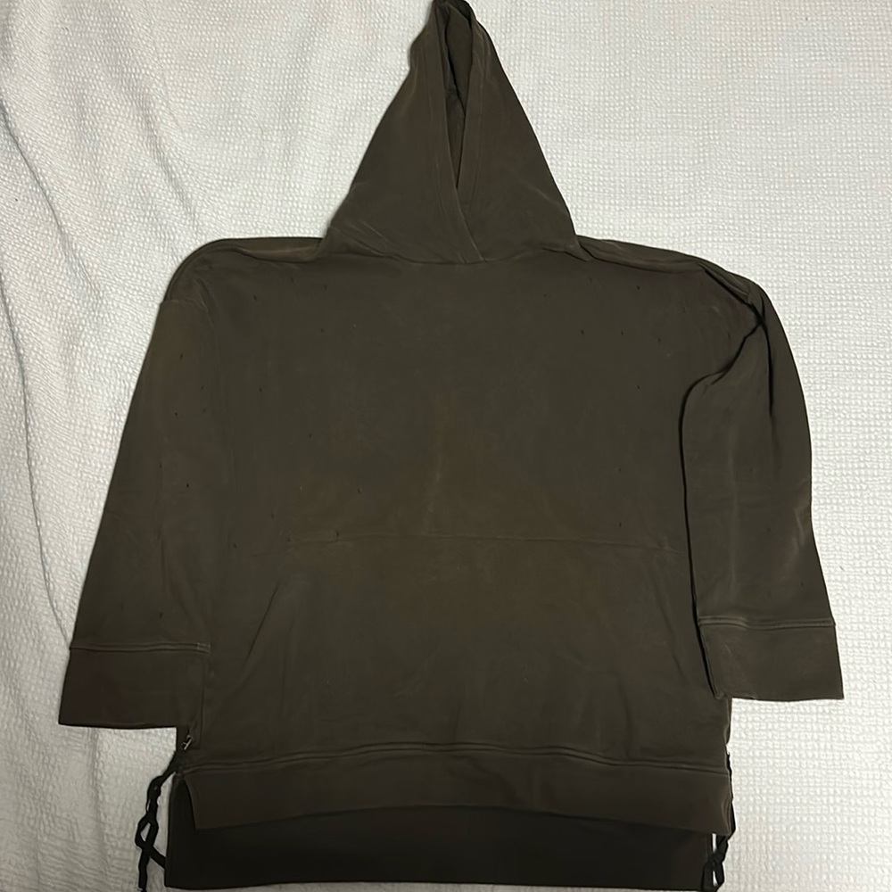 STAMPD
DISTRESSED WIDE HOODIE
SIZE XL